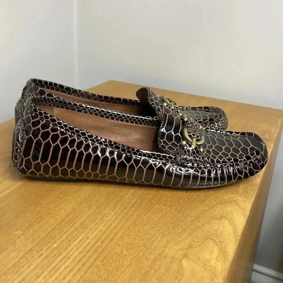 Donald J Pliner • Patent Loafer Faux Alligator • 6.5 - Picture 4 of 10